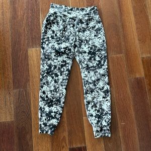 Athleta Salutation printed jogger